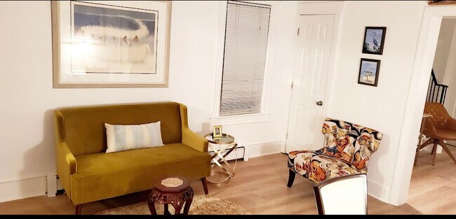 Building Photo - 905 New St