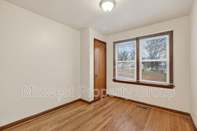 Building Photo - 1015 Avant Dr