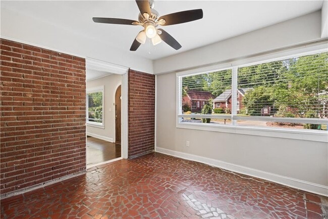 Building Photo - 1213 Cameron Ct NE