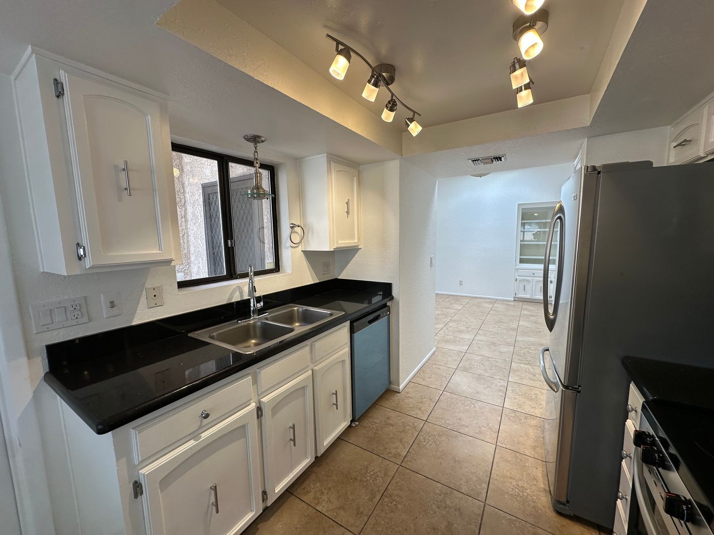 Building Photo - 639 N Richey Blvd