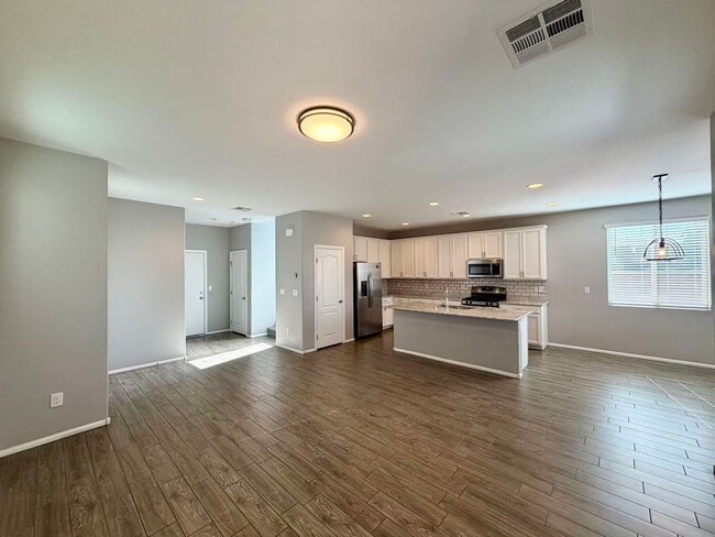 Building Photo - Fantastic two story single family house