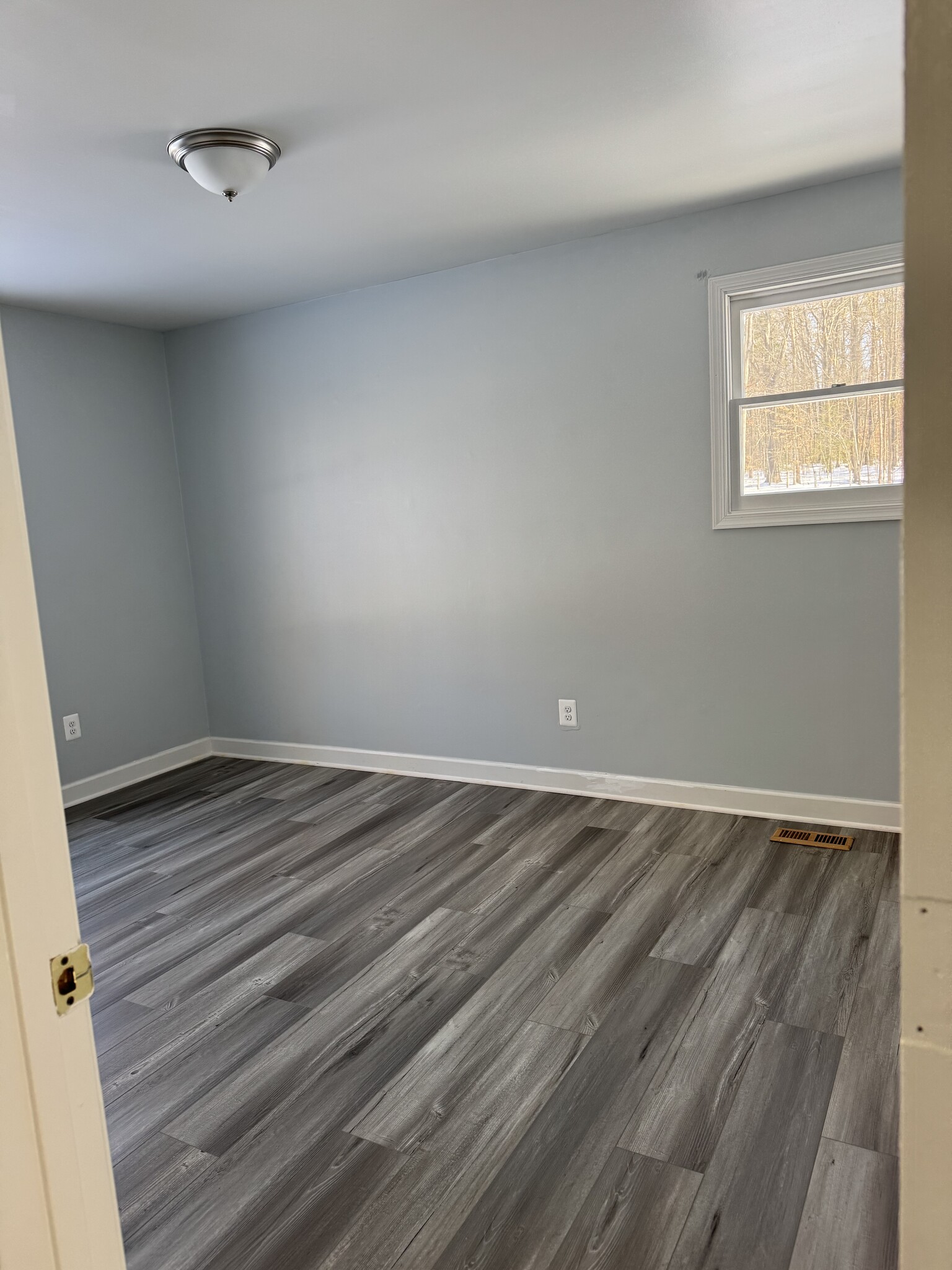 Building Photo - 8208 Sleepy Hollow Dr