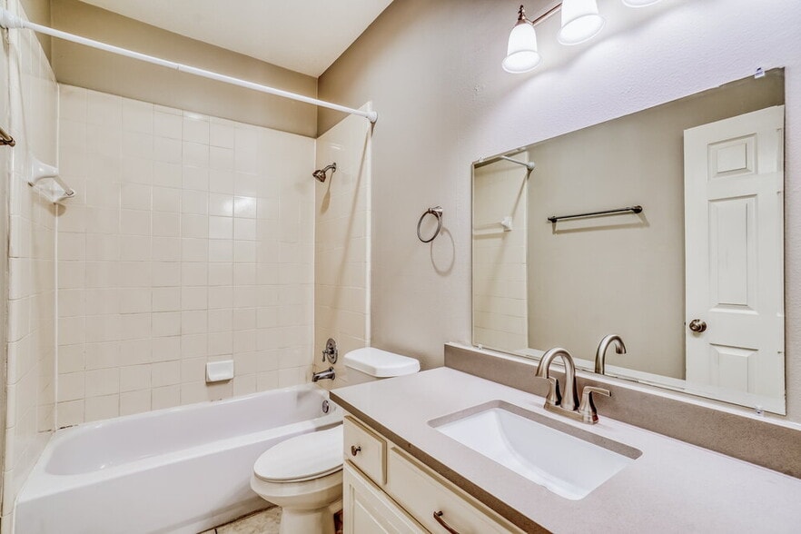 Building Photo - 7118 Turtle Lagoon Row