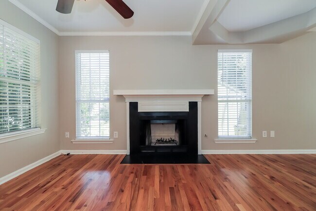 Building Photo - 1980 Morning Walk NW