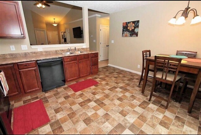Building Photo - 3 Bed, 2 Bath + Office/Den with Fenced Yard in Lafayette