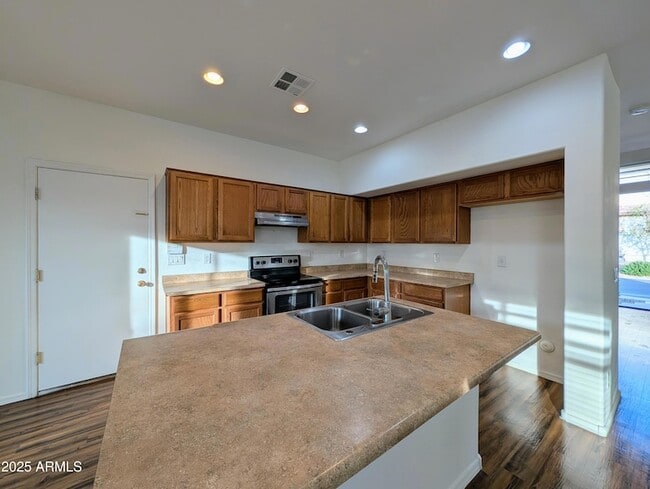 Building Photo - 3848 E Pollack St