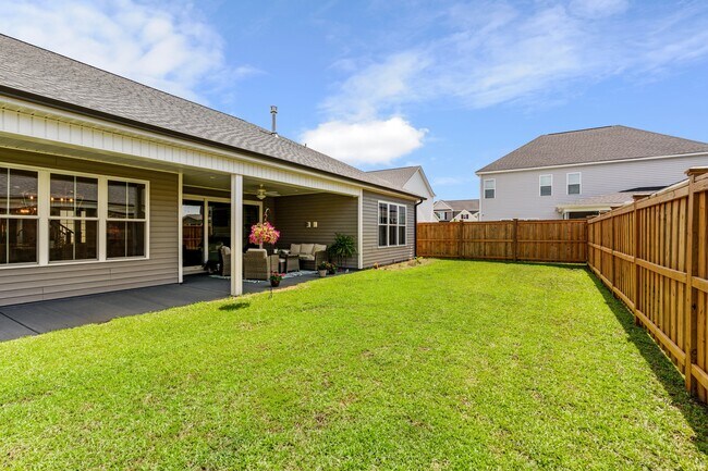 Building Photo - 5166 Cloverland Way