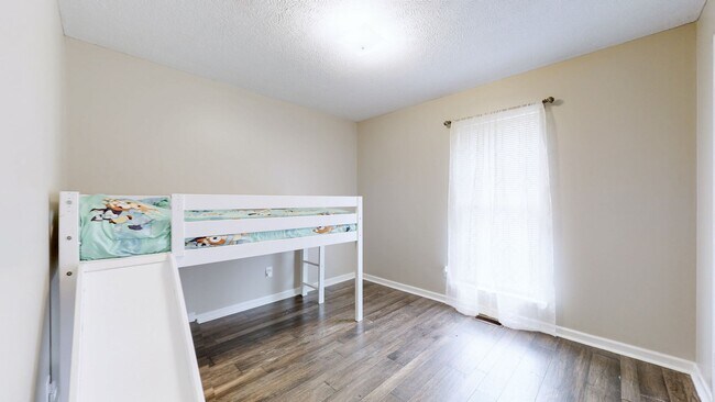 Building Photo - 2553 Hillingdon Dr