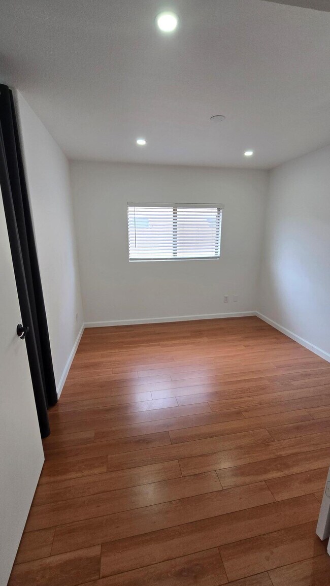 Building Photo - 15537 W Gelding Dr