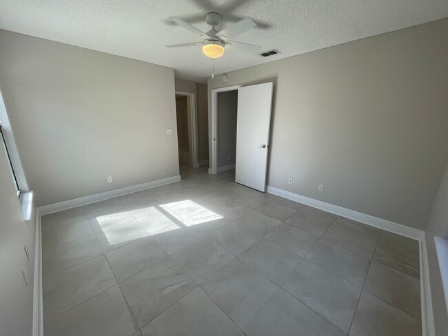 Building Photo - ANNUAL RENTAL - 2 BED/2BATH AT OASIS