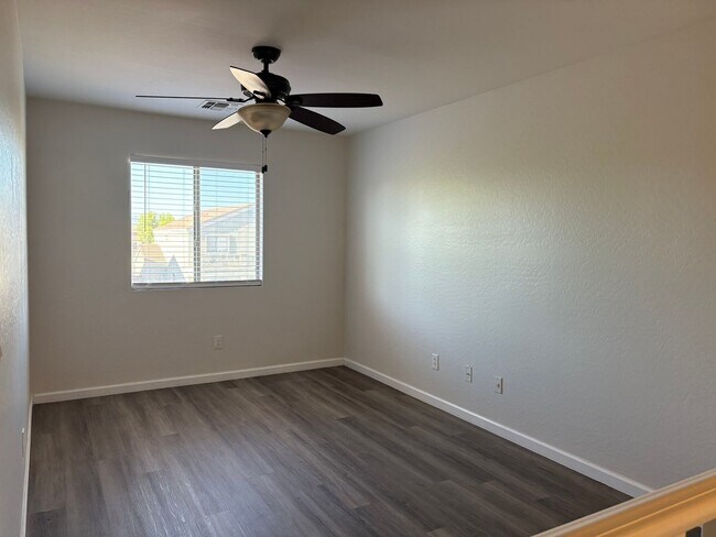 Building Photo - Beautiful 3 Bedroom Home in Camelback Ranch