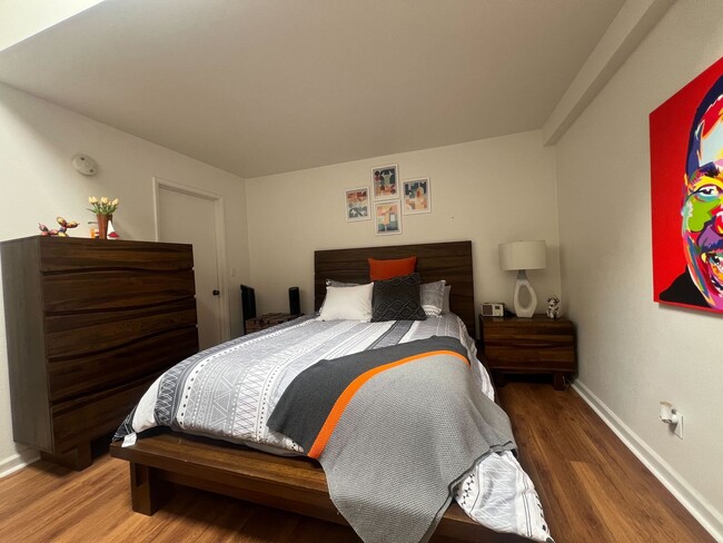 Building Photo - Charming Furnished 1-Bedroom Loft-Style Co...