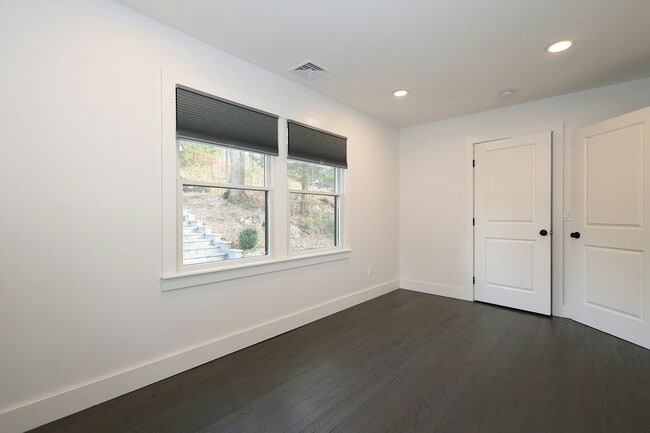 Building Photo - 245 Great Hill Rd