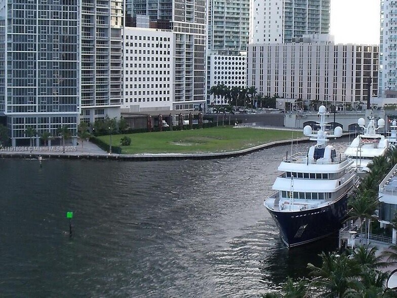 Building Photo - 325 S Biscayne Blvd