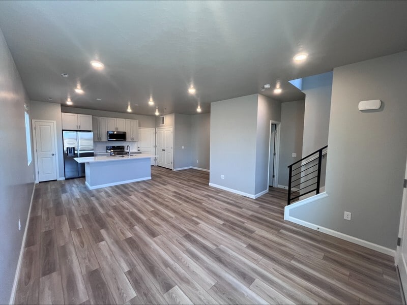 Building Photo - 213 N Riverside Dr