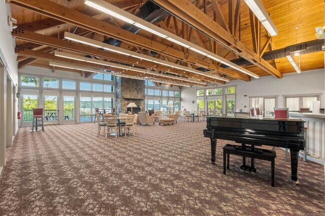 Building Photo - 421 E Hyerdale Dr