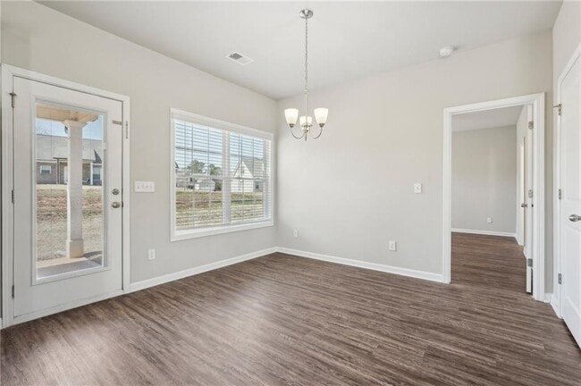 Building Photo - 516 College Dr