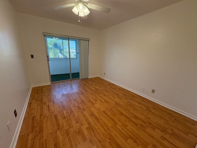 Building Photo - 230 Bedford E