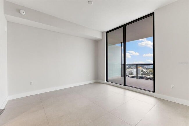 Building Photo - 275 1st Ave S