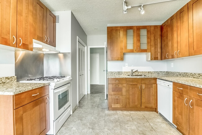 Building Photo - 4141 Henderson Rd