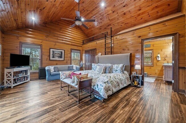 Building Photo - 5281 Laurel Ln