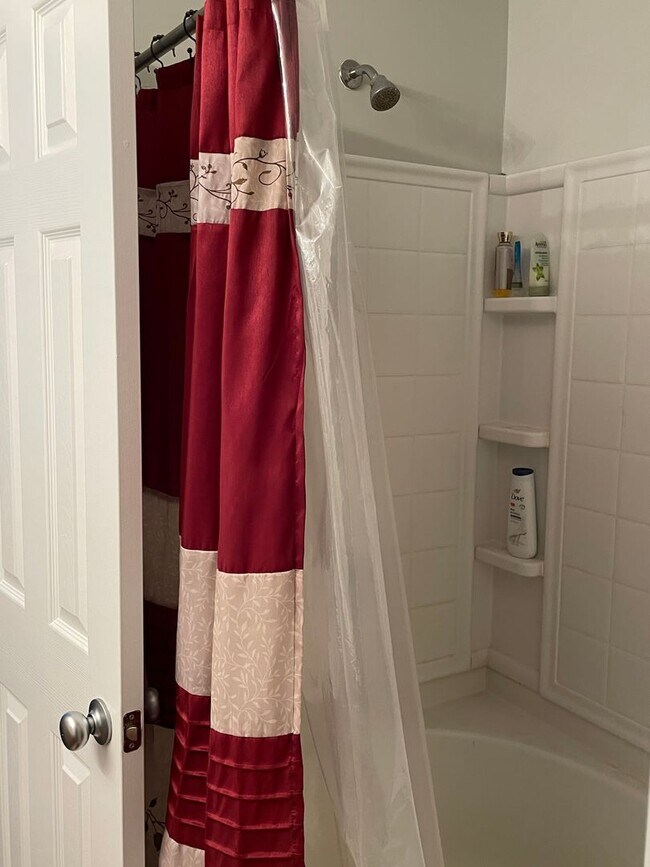 Building Photo - Conveniently Located Townhome in Pooler