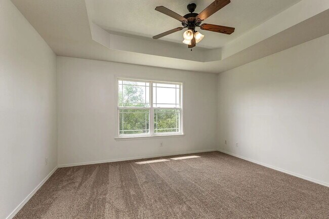Building Photo - Welcome to your future home in Hollister, ...