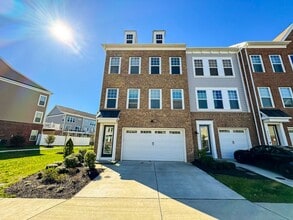 Building Photo - Stunning and Spacious 4 Bed 3.5 Bath End Unit Townhome In Highly Desired Goose Creek Club