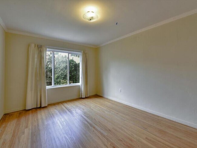 Building Photo - 3 bedroom in San Francisco CA 94118