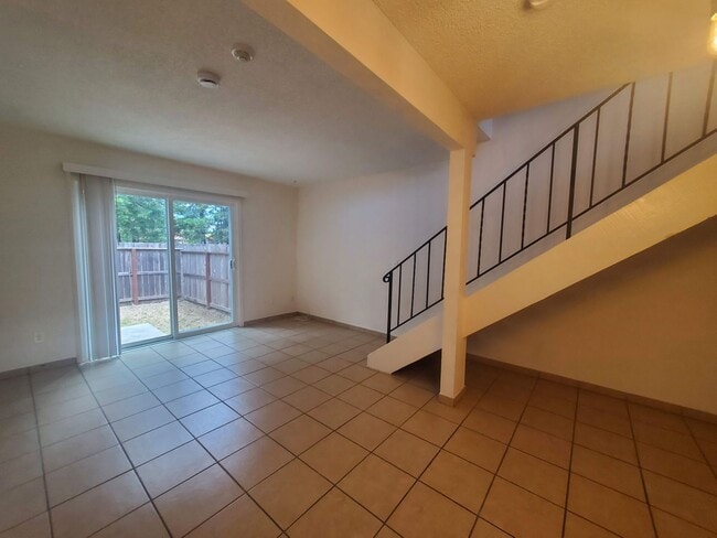 Building Photo - 928 Civic Center Dr
