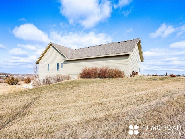 Building Photo - Tucked Away Yet Close to It All-Beautiful Elkhorn Rental has it all!