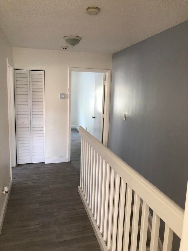 Building Photo - 401 SW 120th Ave