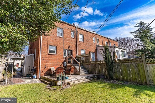 Building Photo - 1206 Colonial Ave