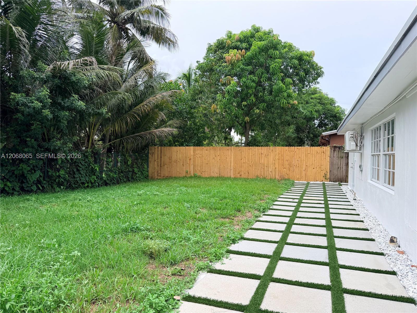 Building Photo - 650 SW 55th Ave