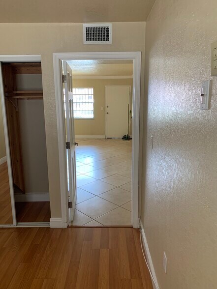 Building Photo - 1335 W 68th St