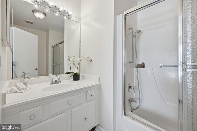 Building Photo - 3233 S Leisure World Blvd