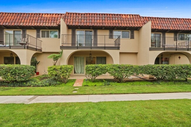 Building Photo - For Rent 3 Bed, 2.5 Bath Condo in Mesa Ver...