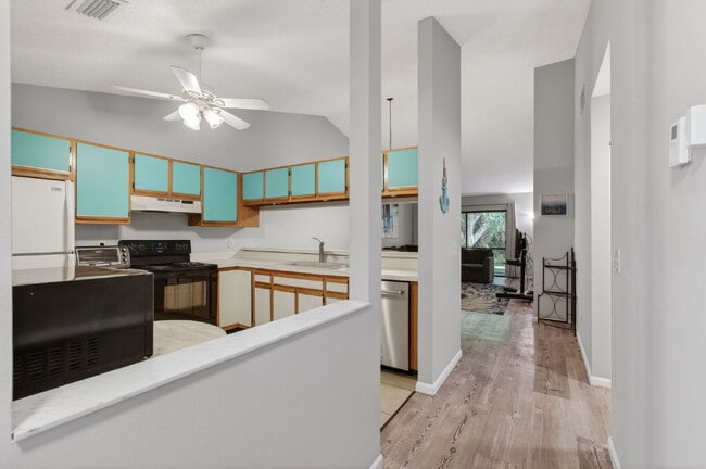 Building Photo - 460 Hardwood Pl