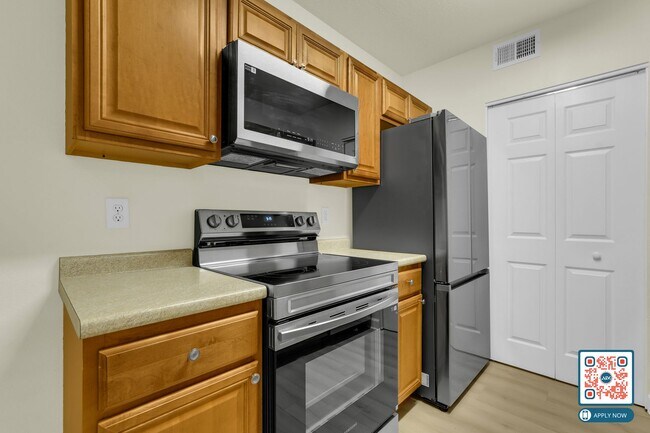 Building Photo - MOVE IN THIS YEAR - FREE MONTH'S RENT IN 1st 90 DAYS!