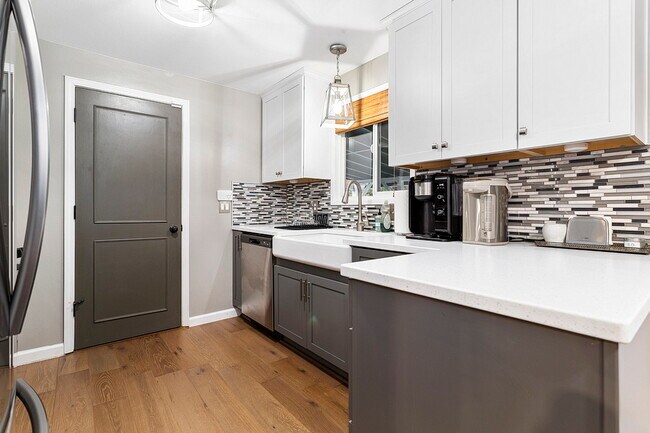 Building Photo - 12318 SE 67th Ct