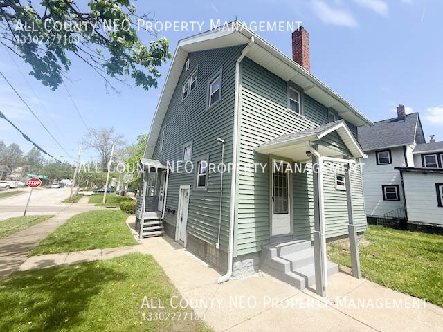 Building Photo - 126 E Mapledale Ave