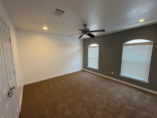 Building Photo - 3710 Sherwood Ln