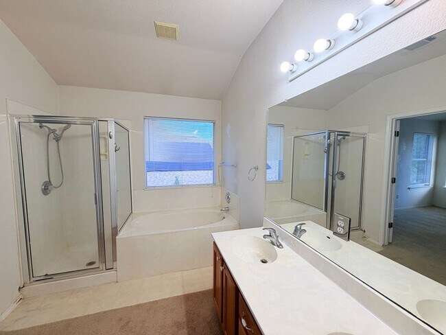 Building Photo - 3 BEDROOMS + AN OFFICE, 3 FULL BATHROOMS -  LIGHT AND BRIGHT INSIDE