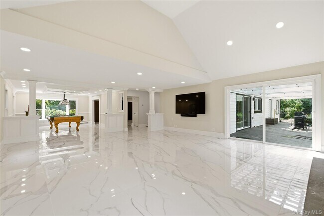 Building Photo - 3 Farmwoods Ln