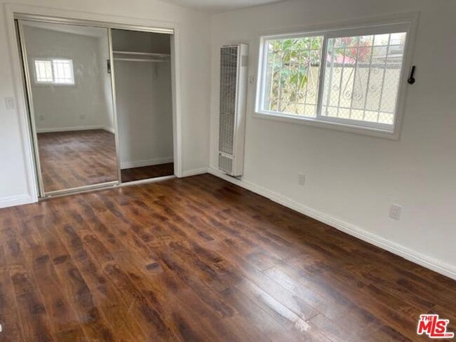 Building Photo - 1617 W 11th Pl