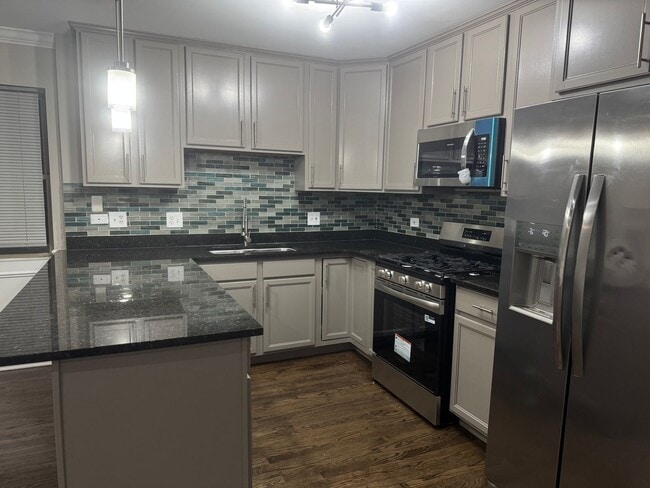 Building Photo - Stunning gut-renovated 3-bedroom, 2-bath condo in South Shore