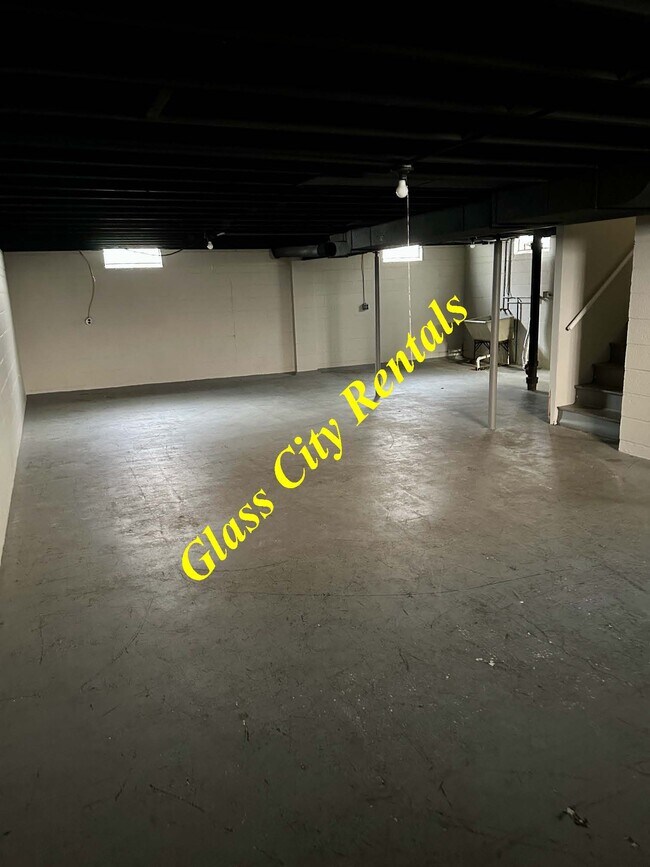 Building Photo - 650 Sandralee Dr