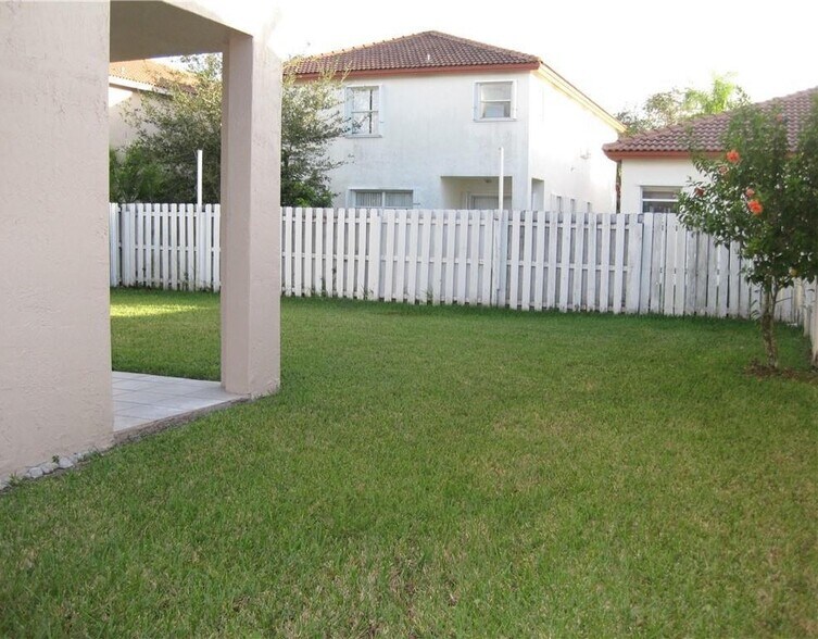 Building Photo - 19250 NW 12th Mnr