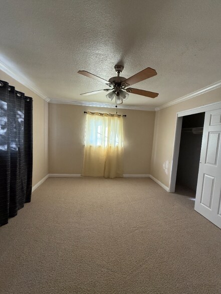 Building Photo - 4869 E Simpson Ave