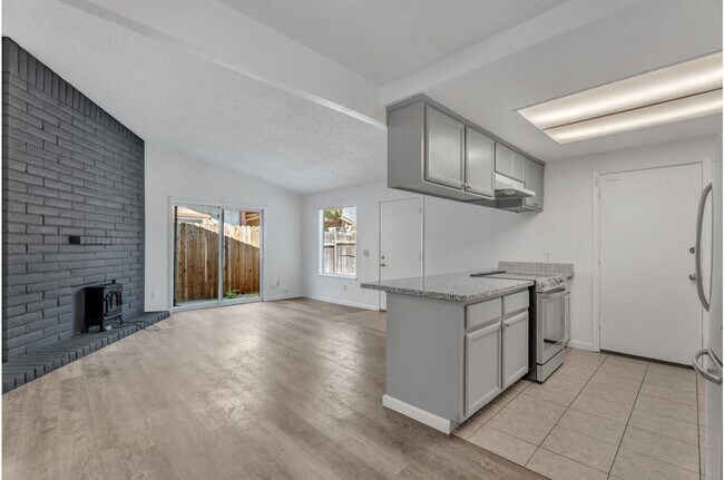 Building Photo - 3944-3944 Renick Way